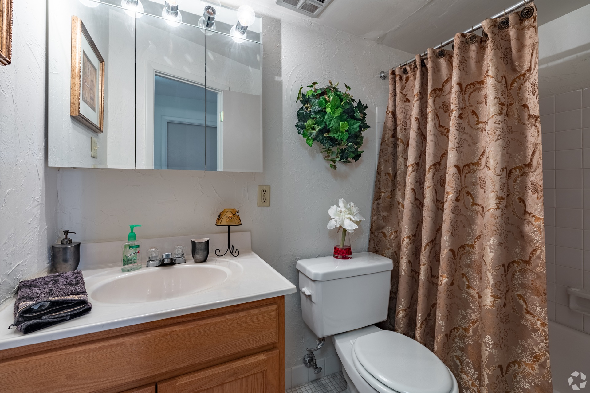 Shoregate Towers bathroom in Willowick, Ohio
