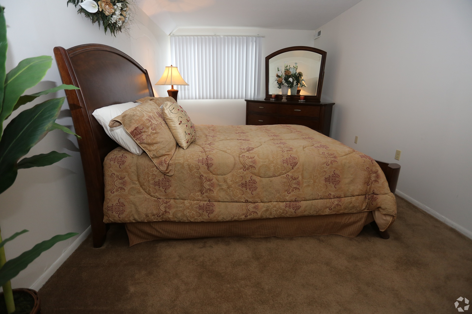 Shoregate Towers master bedroom in Willowick, Ohio