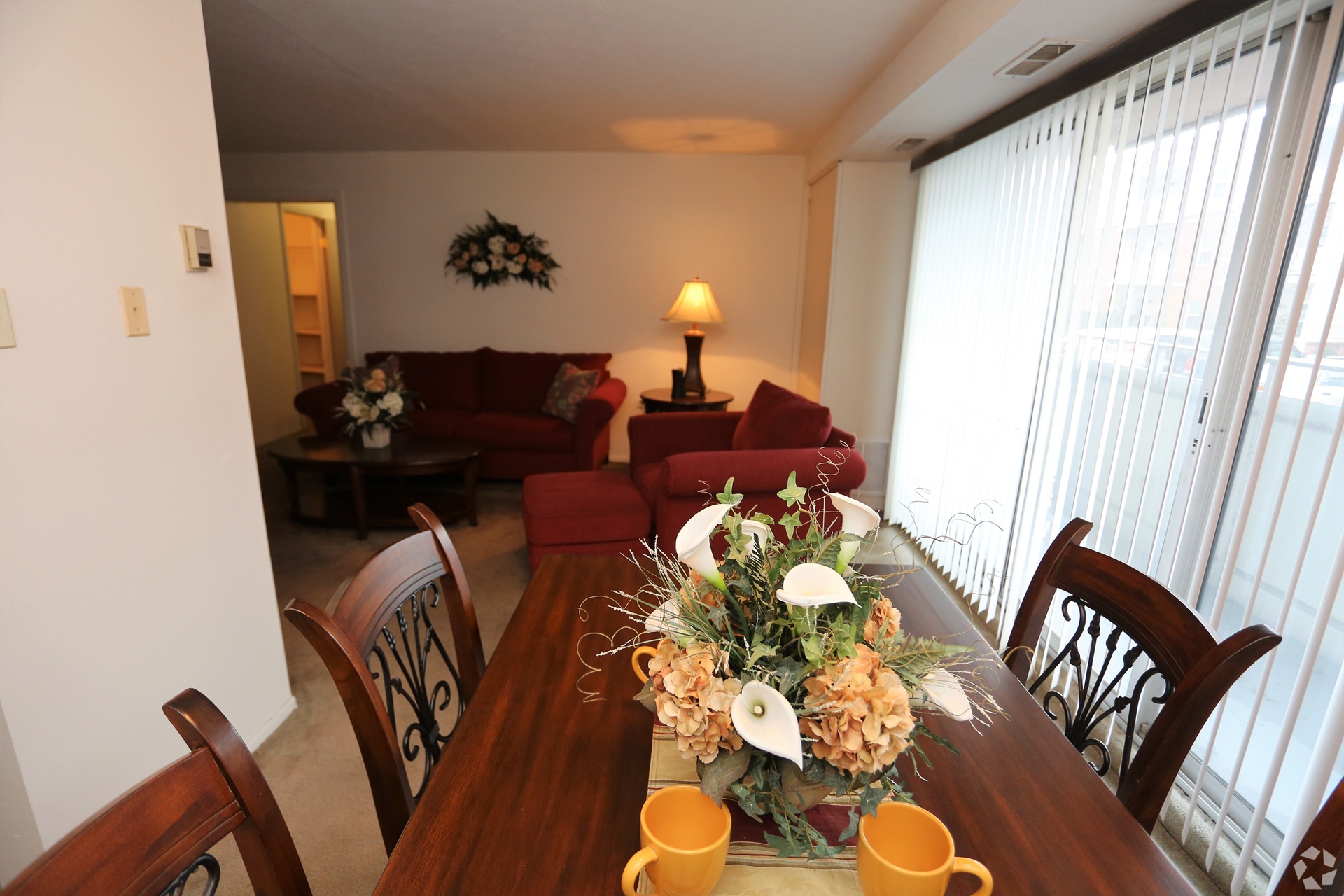 Shoregate Towers dining in Willowick, Ohio