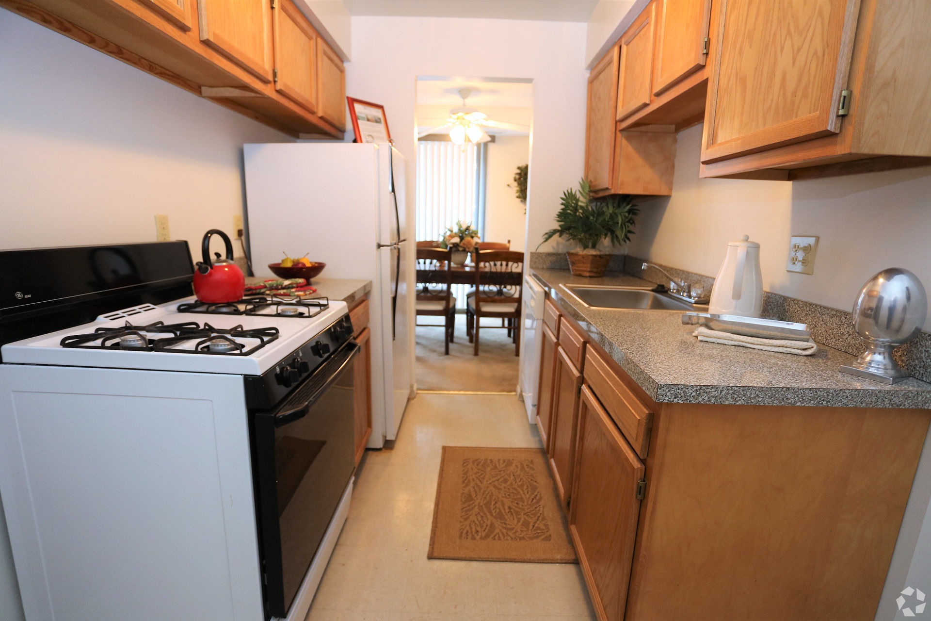 Shoregate Towers kitchen in Willowick, Ohio